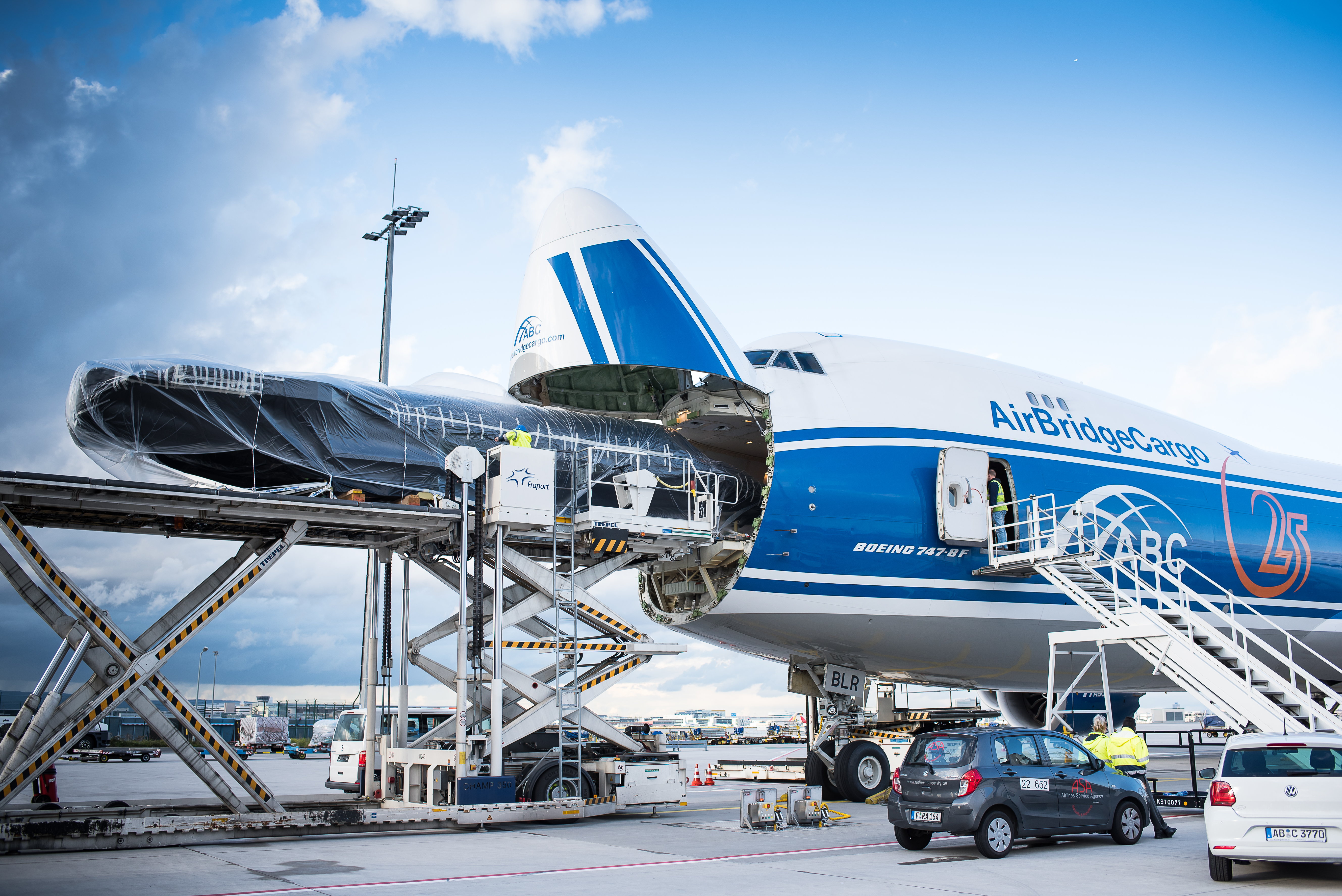 Авиатранспорт. Грузовой Боинг 747 AIRBRIDGECARGO. Боинг 747 Волга Днепр. Самолет Боинг 747 Волга Днепр. AIRBRIDGECARGO И Волга Днепр.