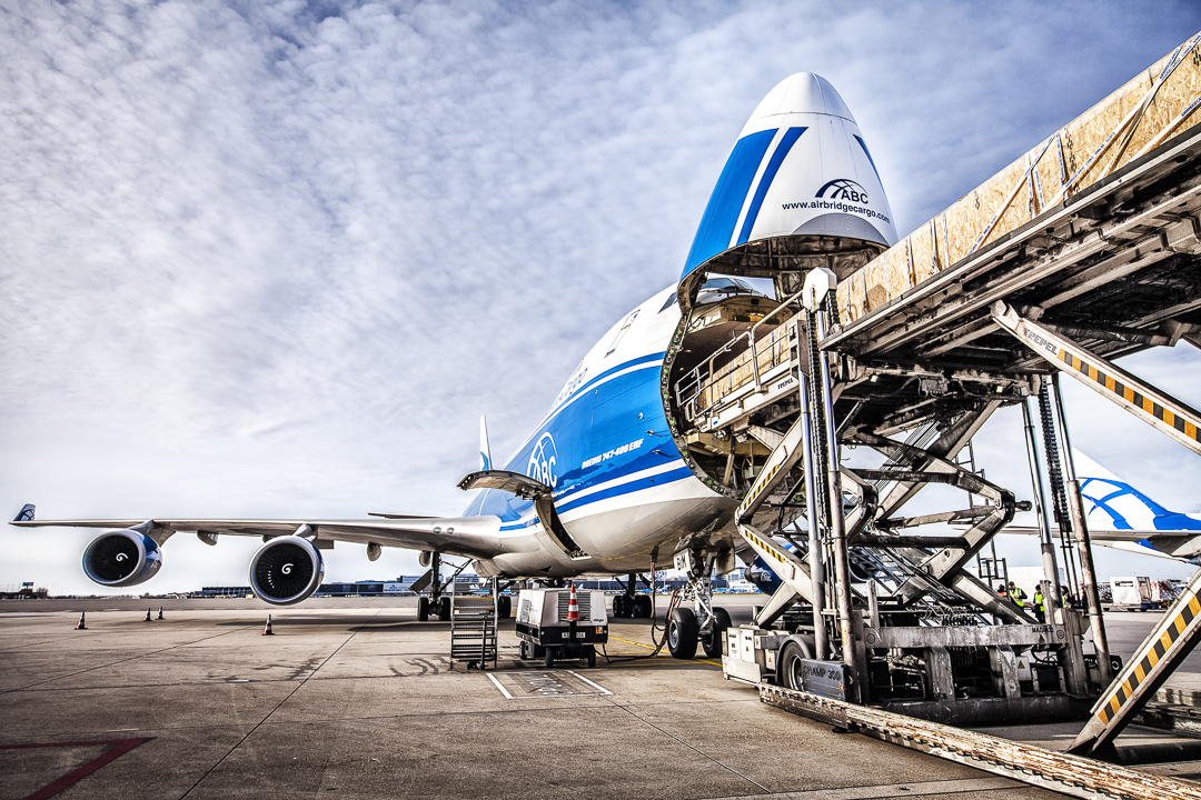 Воздушных перевозок пассажиров грузов. Боинг 747 AIRBRIDGECARGO. Боинг 747 Freighter. Боинг 747 Волга Днепр. Boeing 747 грузовой.